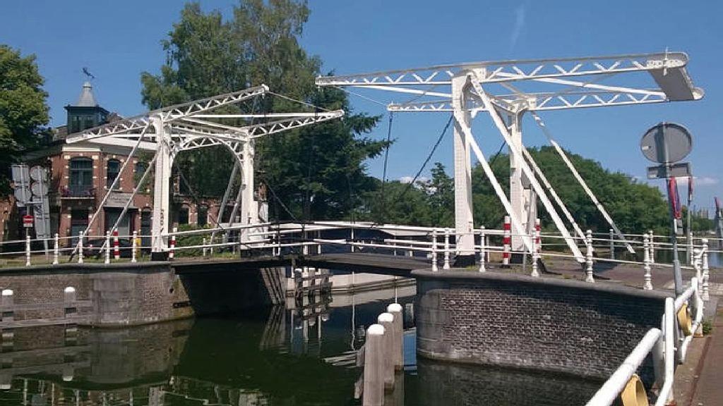 Benedenverdieping In Woonboot Met Tuinterras Hotel Utrecht Exterior photo